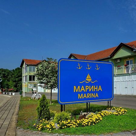 Apartments Marina Апатин Екстер'єр фото