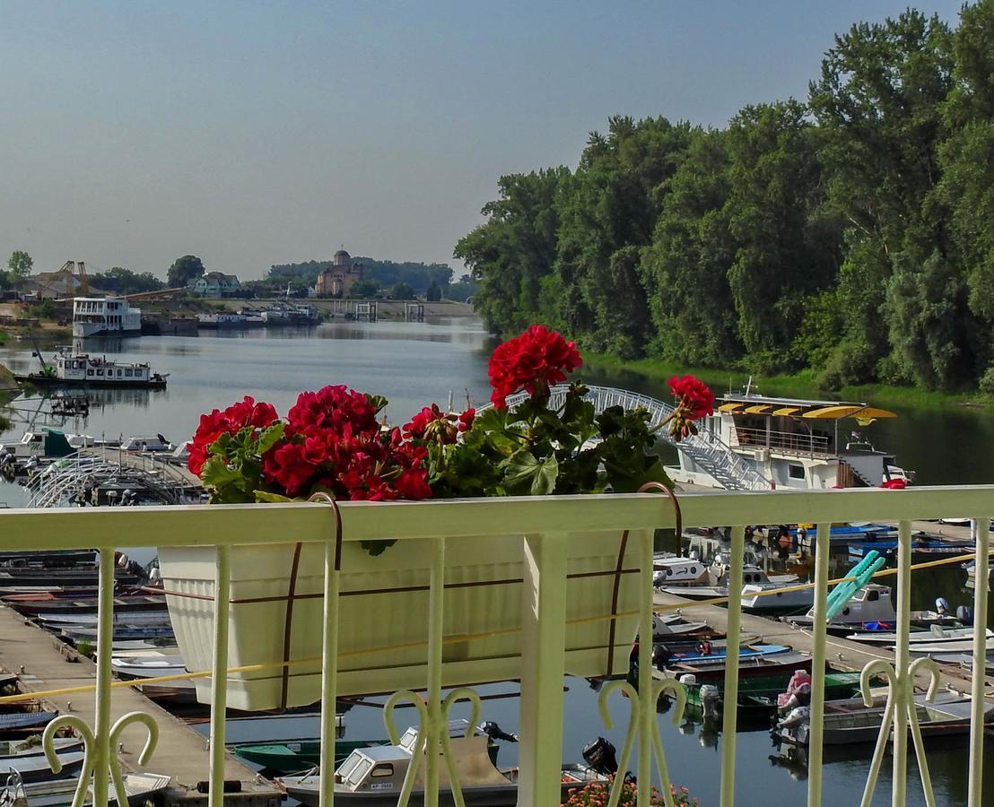 Apartments Marina Апатин Екстер'єр фото