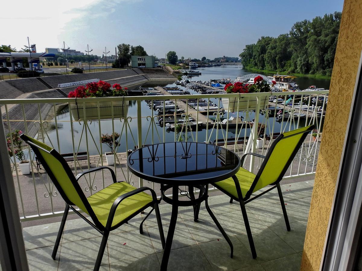 Apartments Marina Апатин Екстер'єр фото