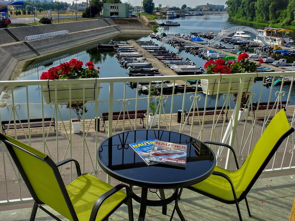 Apartments Marina Апатин Екстер'єр фото